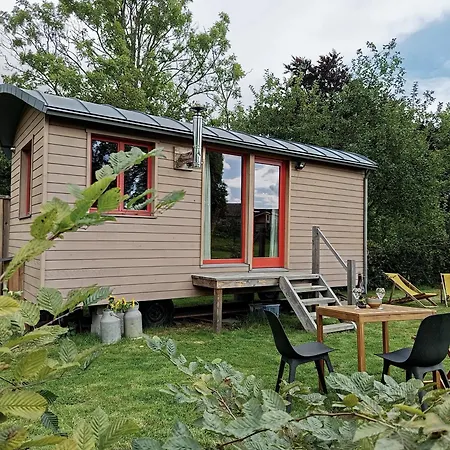 Holiday home La Roulotte O Cwerbas