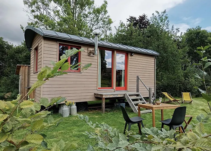 Holiday home La Roulotte O Cwerbas